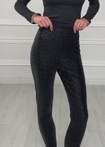 Kunstleder Leggings mit Leo Print - schwarz