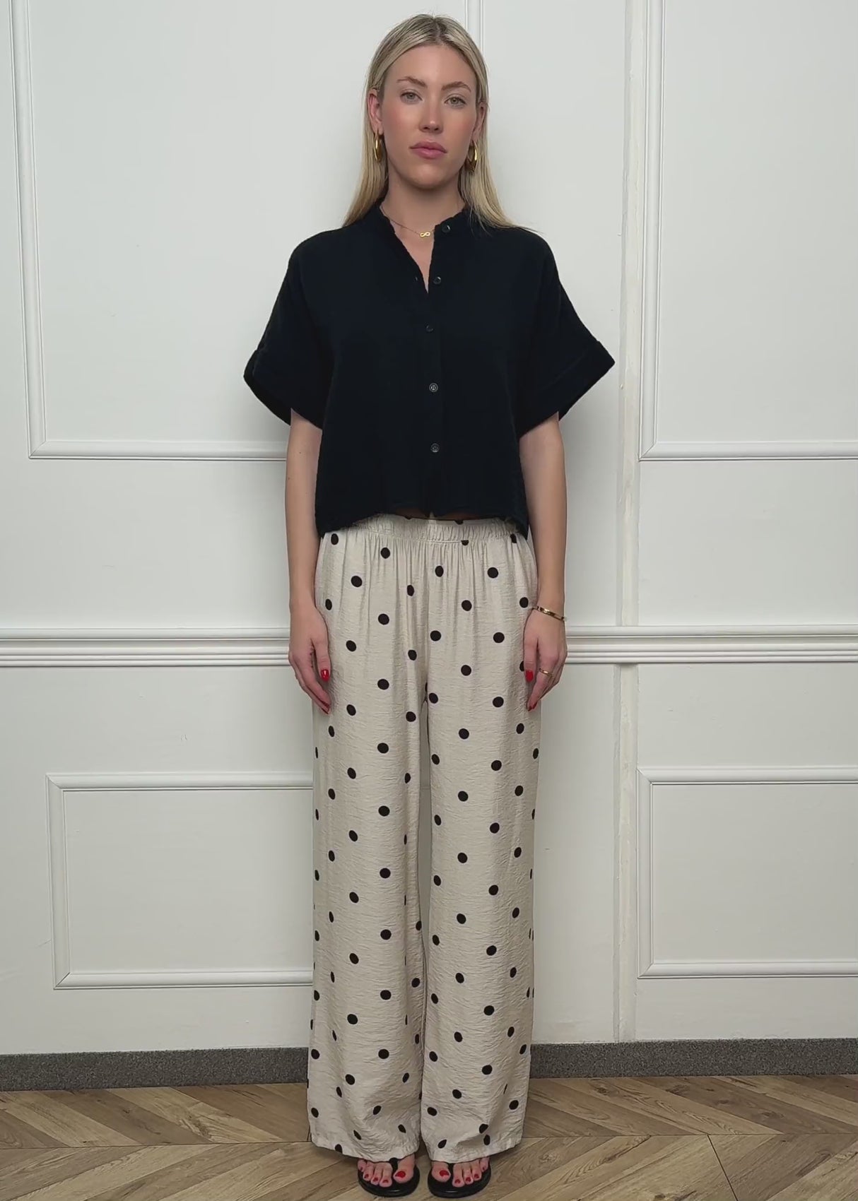 Gepunktete Hose mit weitem Bein - hellbeige