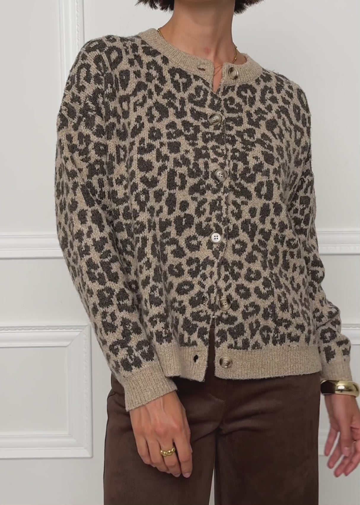 Cardigan mit Leo-Muster - beige von SASSYCLASSY