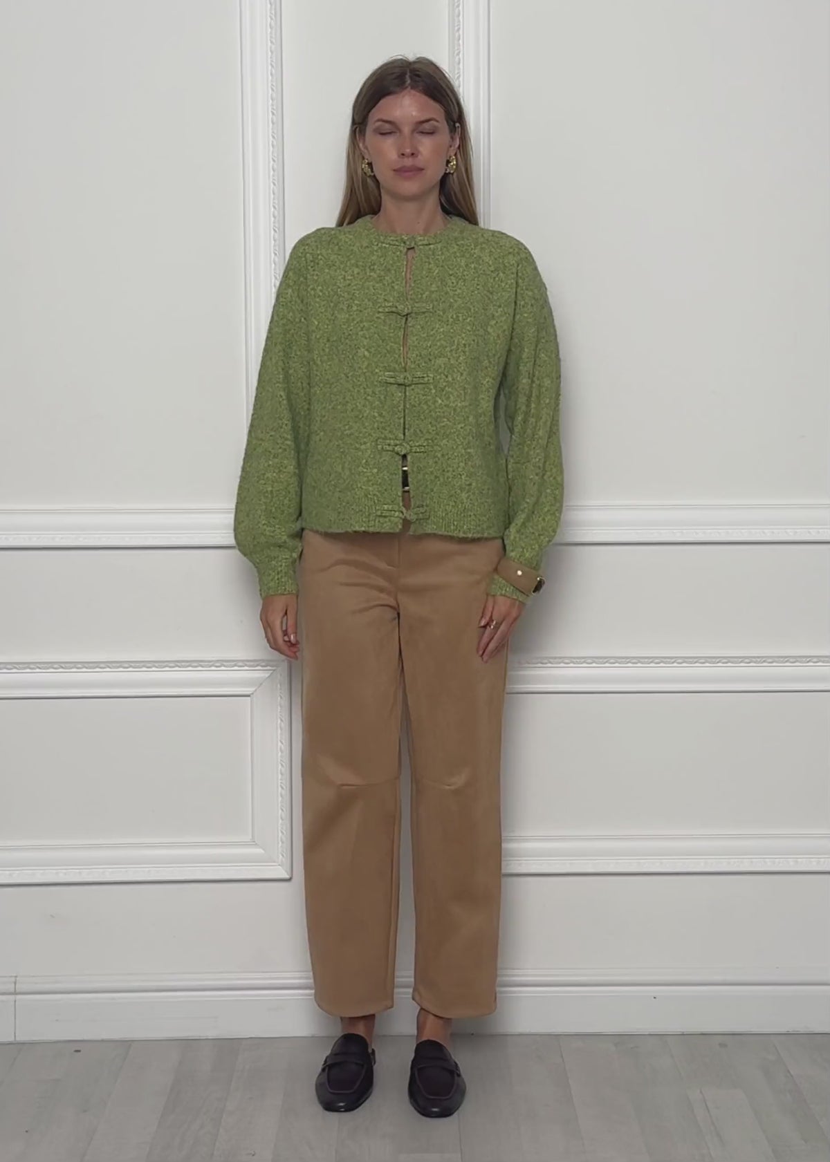 Strickjacke mit Knebelverschluss - grün by SASSYCLASSY
