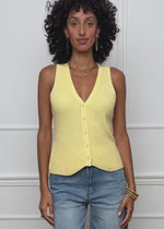 Strick-Top mit Knopfleiste und tiefem V-Ausschnitt - buttergelb