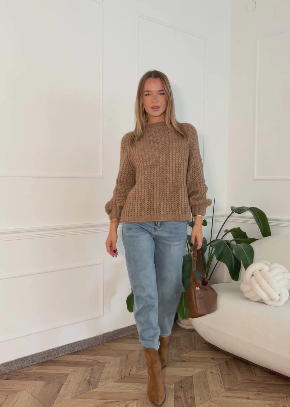 Chunky knit sweater with bow detail - brown