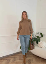 Chunky knit sweater with bow detail - brown