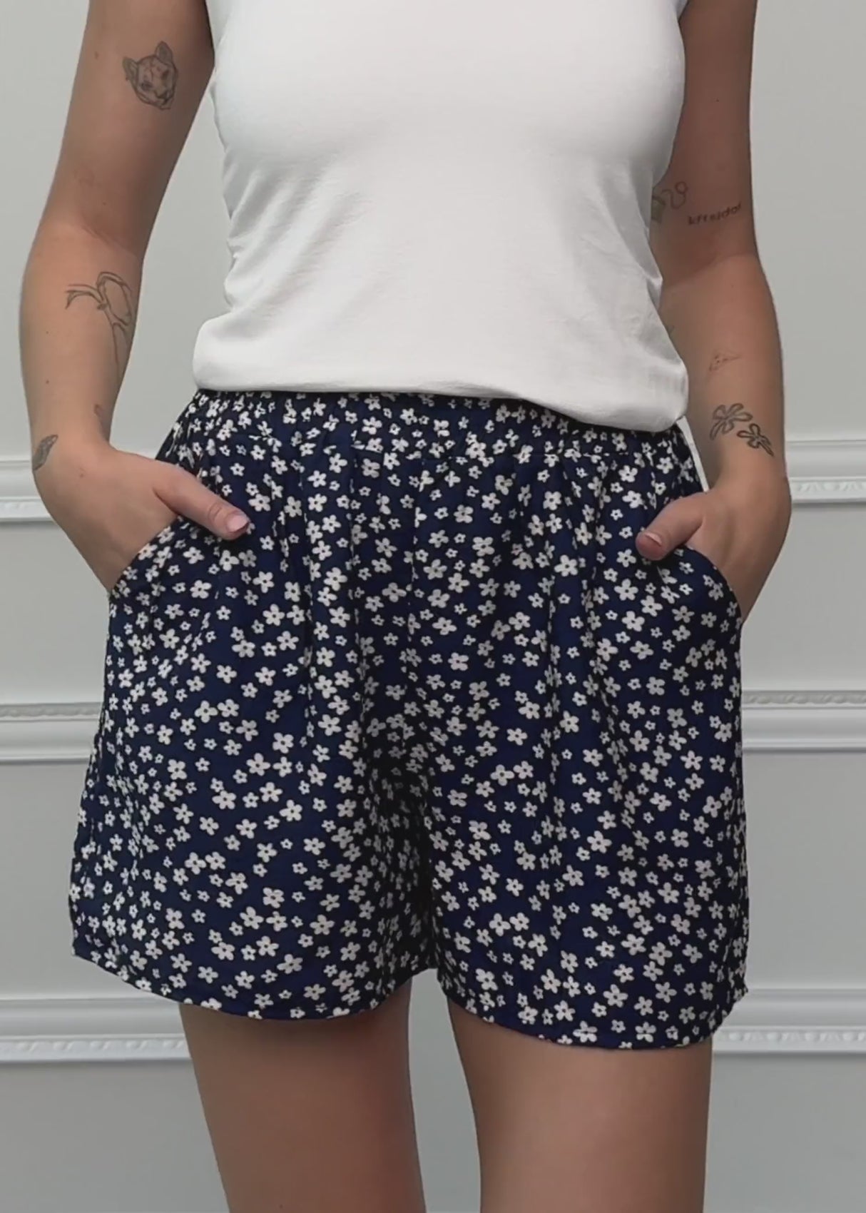 Shorts mit floralem Druck - blau by SASSYCLASSY