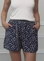 Shorts mit floralem Druck - blau