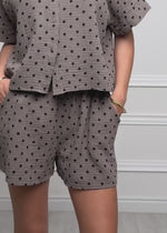 Musselin Shorts mit Punkten - taupe