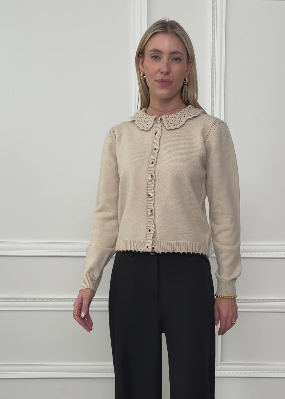 Strickjacke mit Häkelkragen - beige by SASSYCLASSY