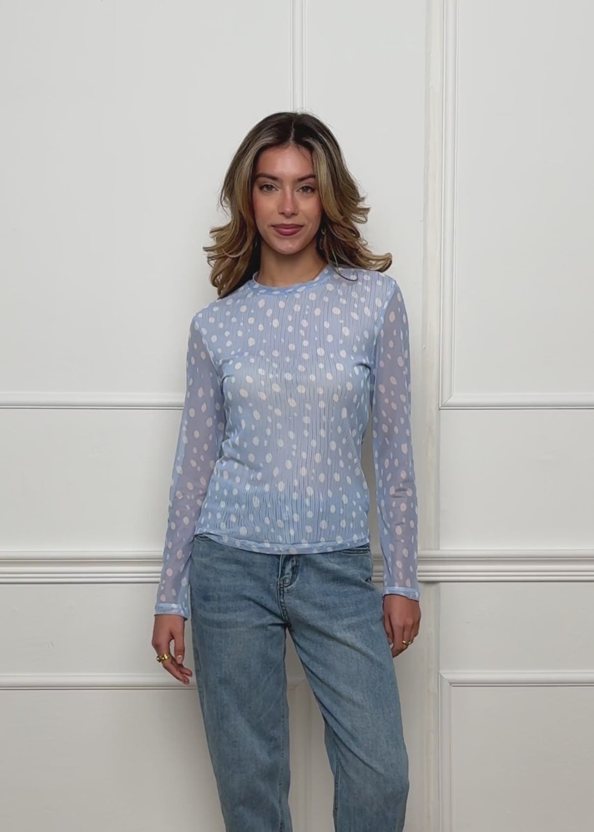 Polka dot mesh shirt with round neck - light blue