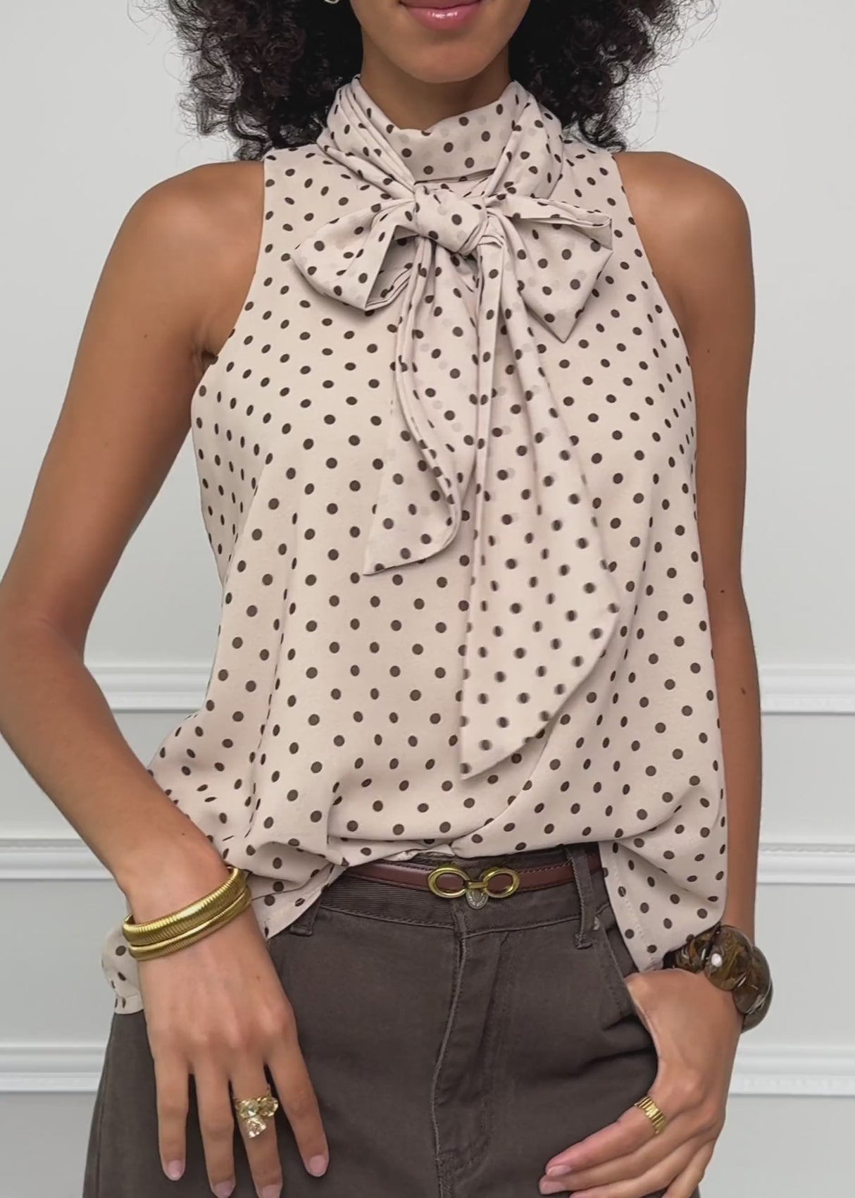 Chiffon Top mit Punkten - beige by SASSYCLASSY