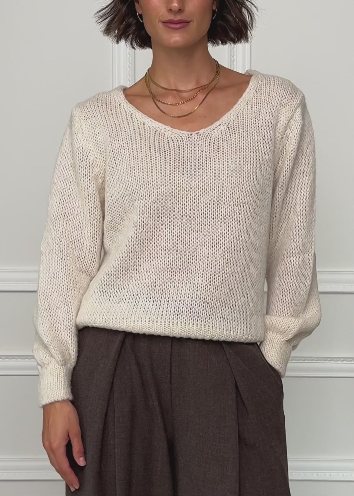 Pullover mit V-Ausschnitt - beige von SASSYCLASSY