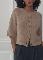 Kurzarm Cardigan mit Außennähten - beige