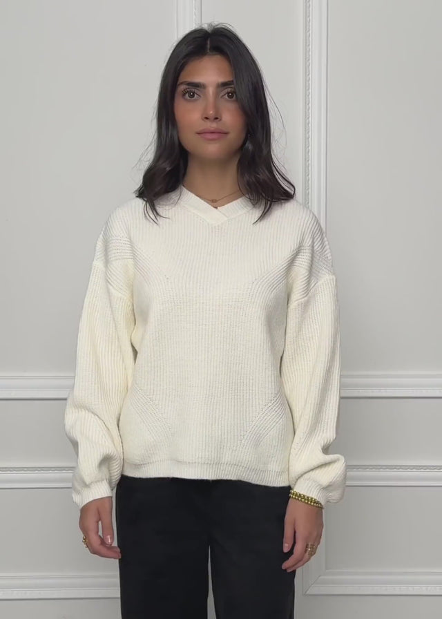 Rippstrickpullover mit hohem V-Ausschnitt - offwhite von SASSYCLASSY