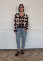 Strickjacke mit Rautenmuster und Spitzenborte - braun