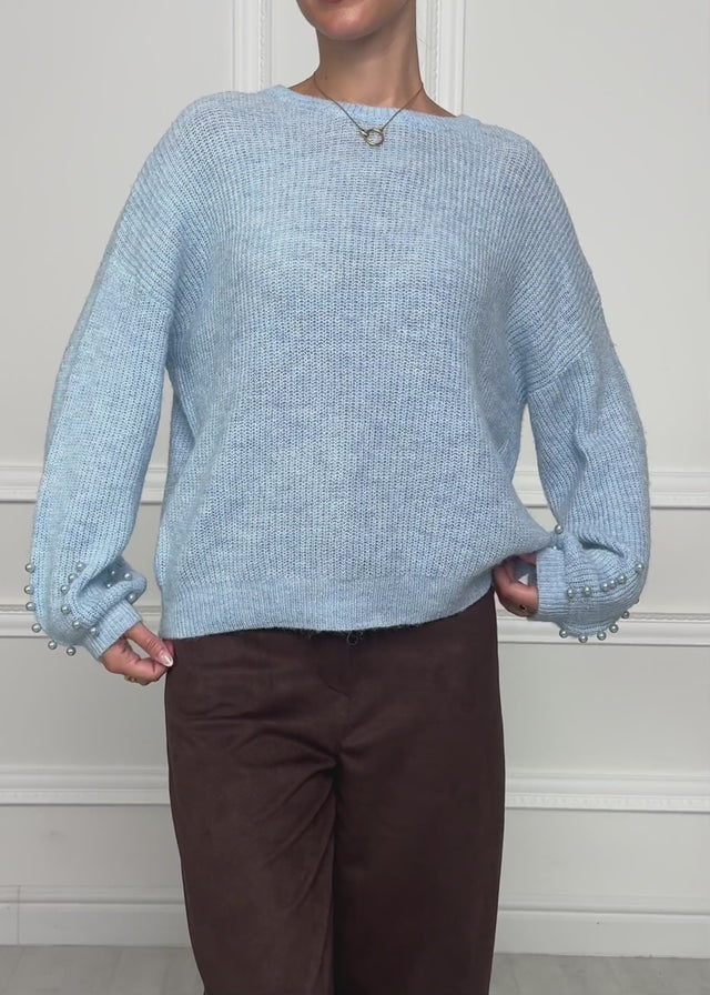 Pullover mit Perlendetails - hellblau von SASSYCLASSY