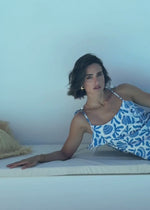Langes Trägerkleid mit Muschel- und Korallen-Print - weiß-blau