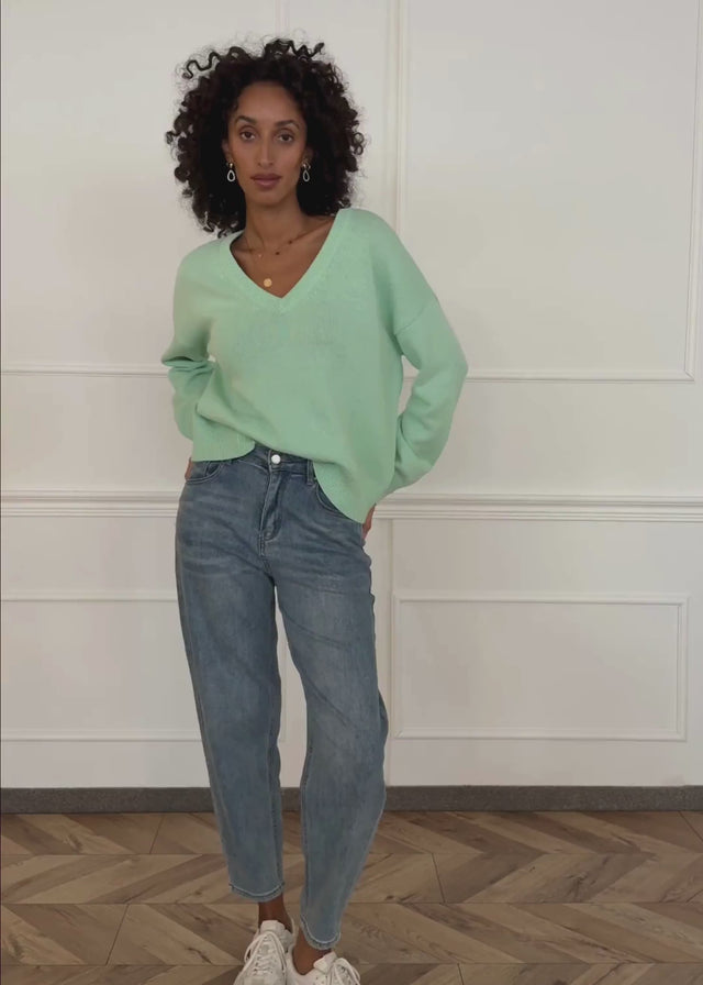 Oversize Baumwoll-Pullover mit tiefem V-Ausschnitt - mint von SASSYCLASSY