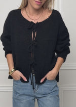 Strickjacke mit Schleifenverschluss - schwarz