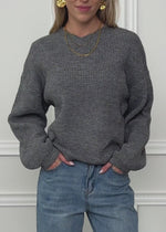 Rippstrickpullover mit hohem V-Ausschnitt - grau