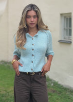 Kurzarm Cardigan mit Außennähten - hellblau