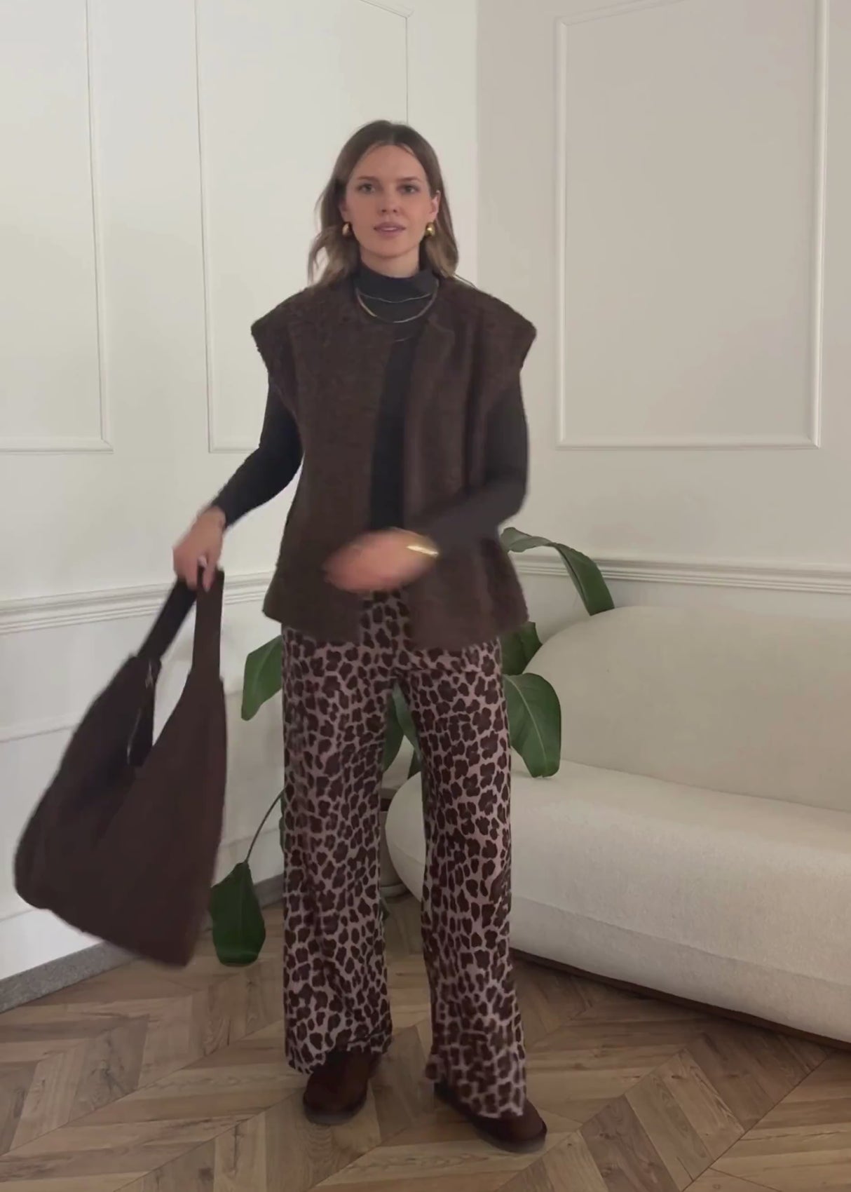 Geripptes Langarmshirt mit Stehkragen - braun