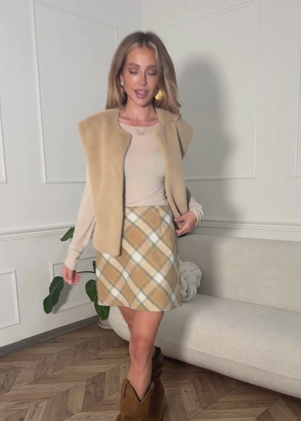 Elegant vest - beige