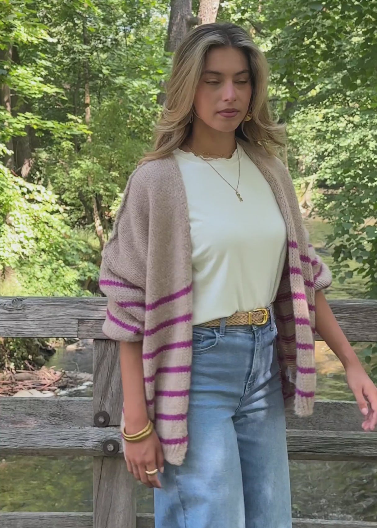 Gestreifter Cardigan mit Außennähten - beige-berry von SASSYCLASSY