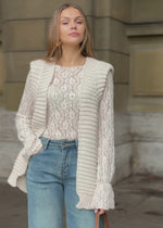 Long-sleeved lace shirt with flounce sleeves - cream