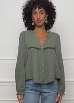 Musselin Bluse mit V-Ausschnitt und Fransen - khaki