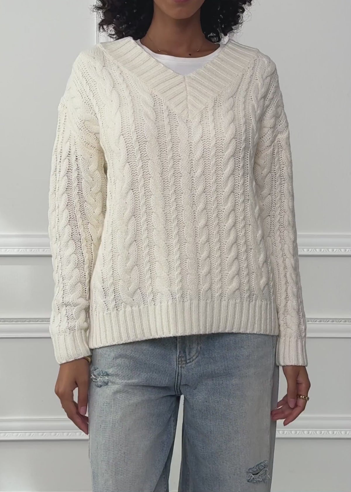 Cable knit sweater with V-neck - off-white by SASSYCLASSY