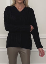 Zopfstrickpullover mit V-Ausschnitt - schwarz