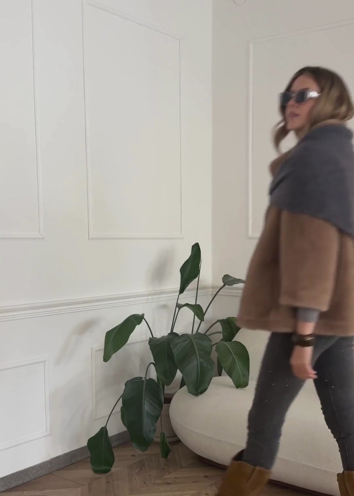 Triangular scarf - gray