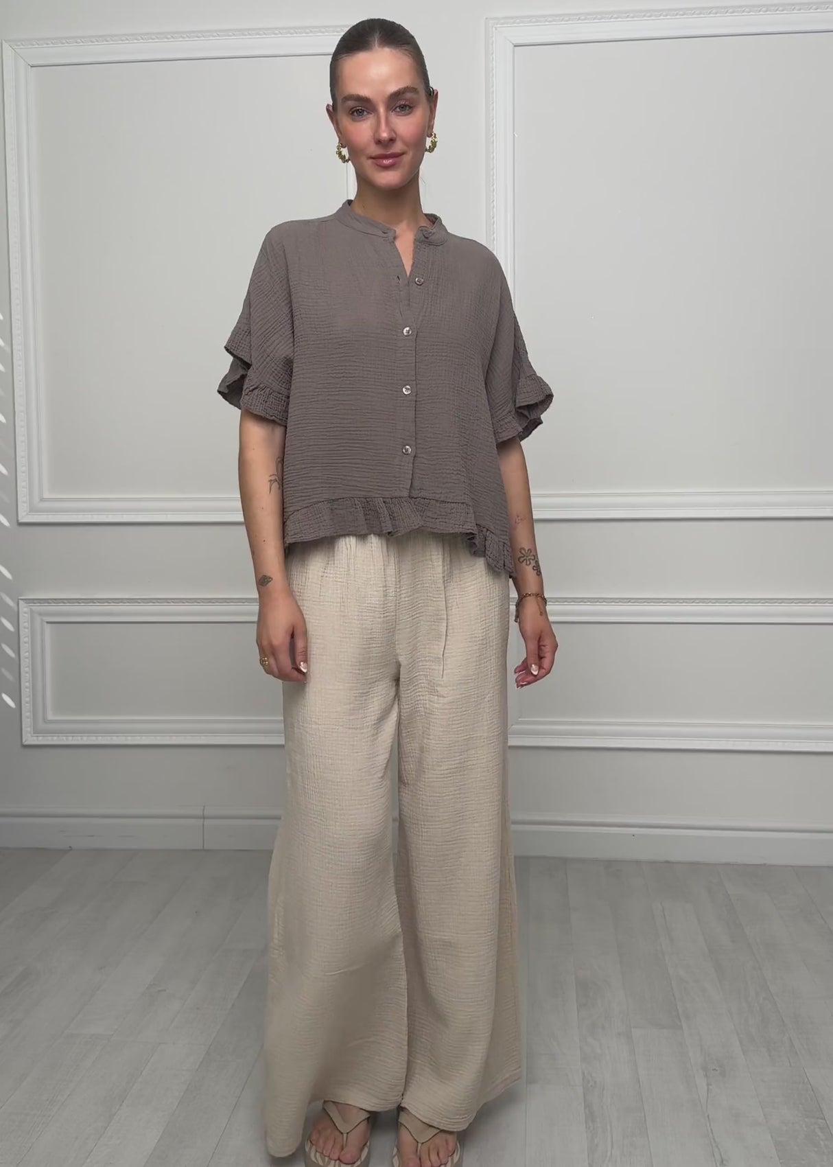 Musselin Hose mit weitem Bein - beige by SASSYCLASSY