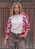 Gestreifter, mehrfarbiger Cardigan - pink