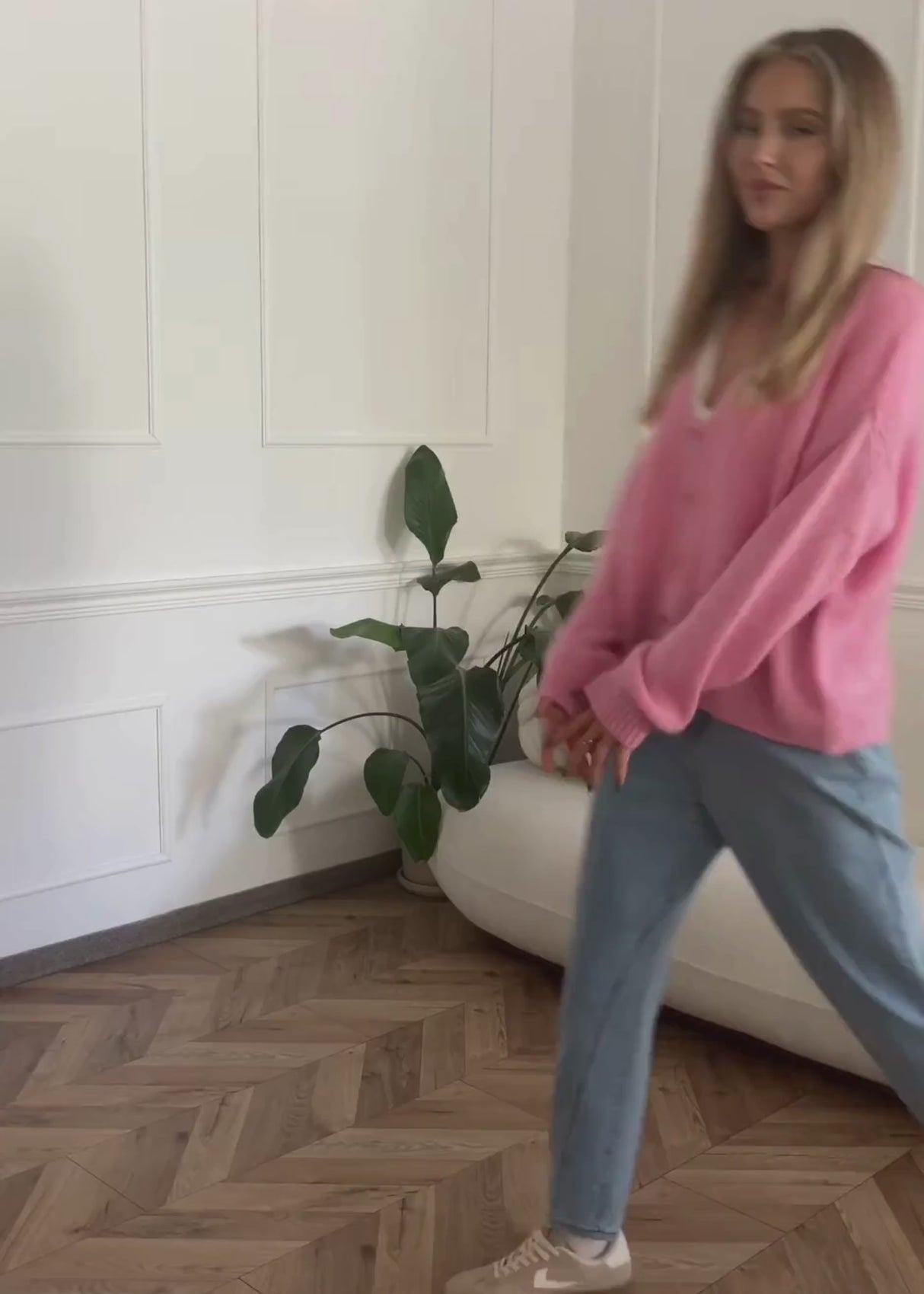 Cardigan with V -neck and button placket - pink