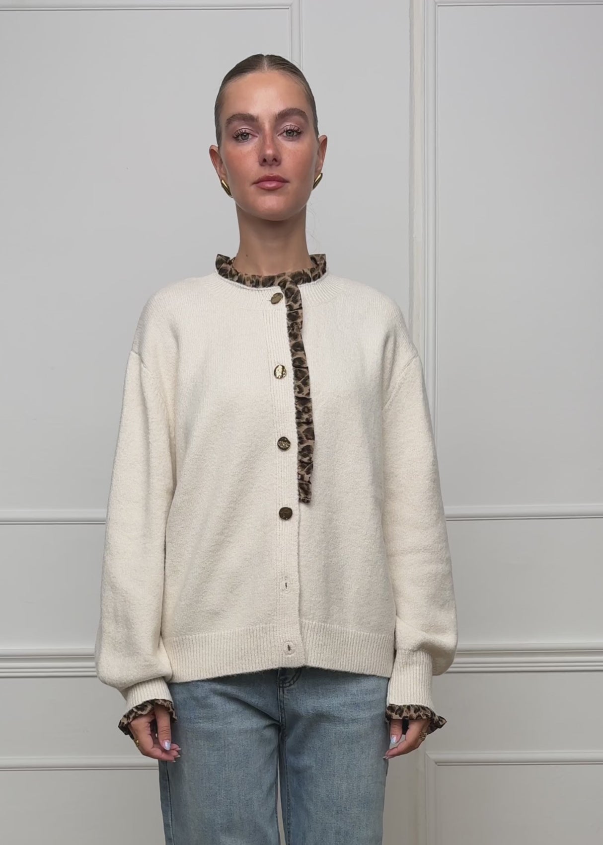 Leo-print cardigan with ruffles - off-white