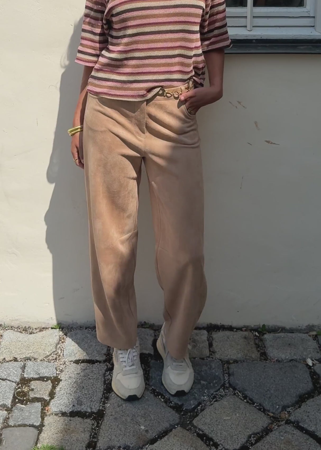Barrel Hose in Wildlederoptik - beige von SASSYCLASSY
