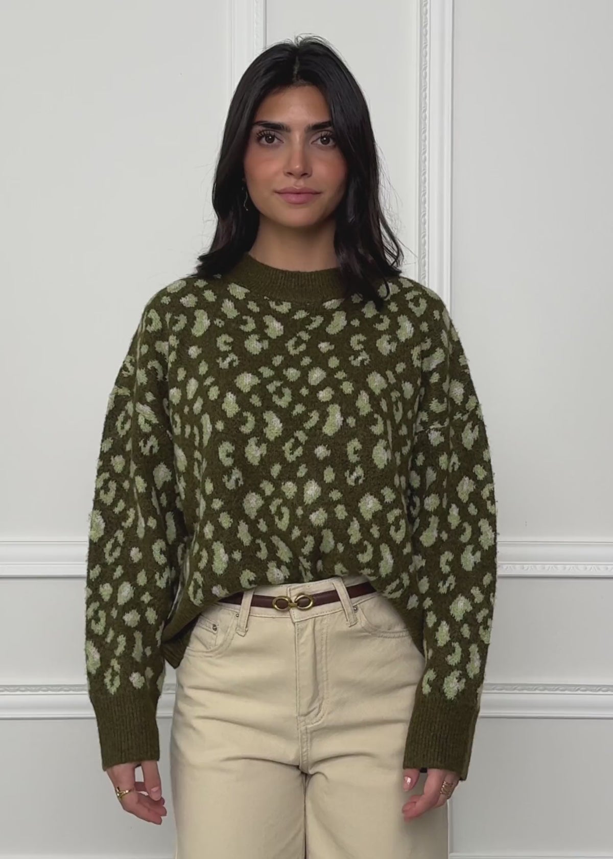 Pullover mit breiter Rippe und Leo-Muster - khaki von SASSYCLASSY