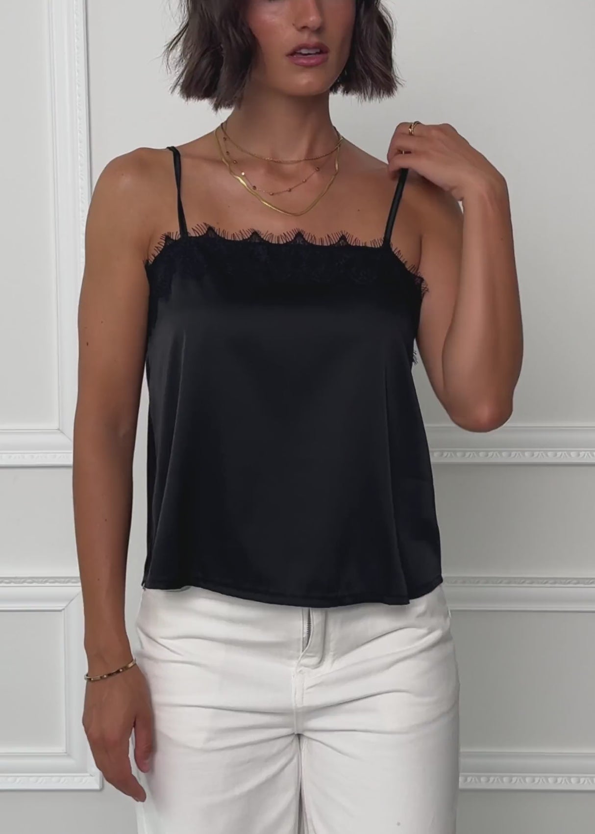 Satin Top mit Spitze - schwarz by SASSYCLASSY