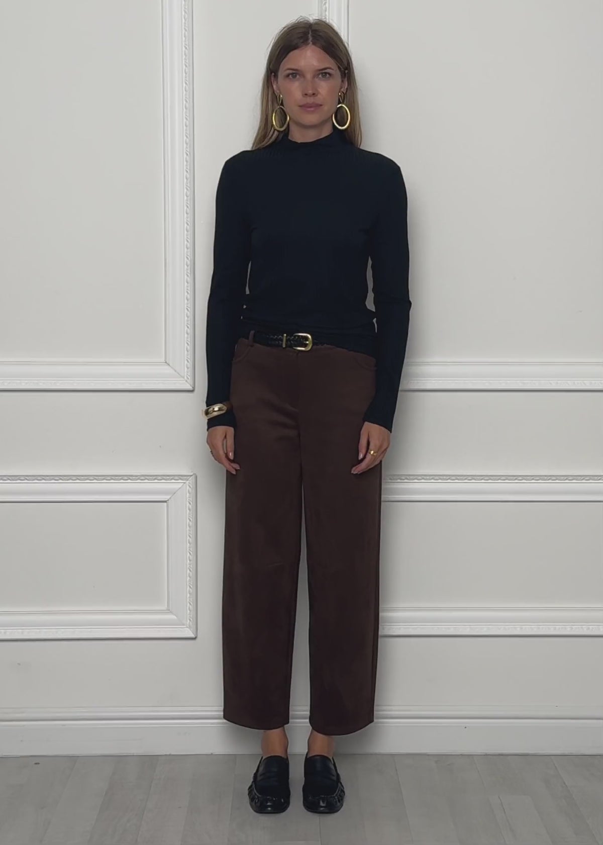Geripptes Langarmshirt mit Stehkragen - schwarz von SASSYCLASSY