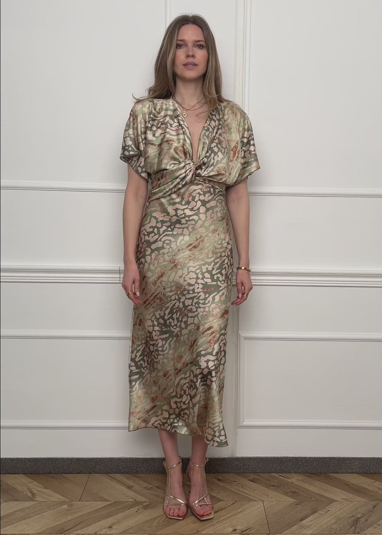 Satin midi dress with animal print - green