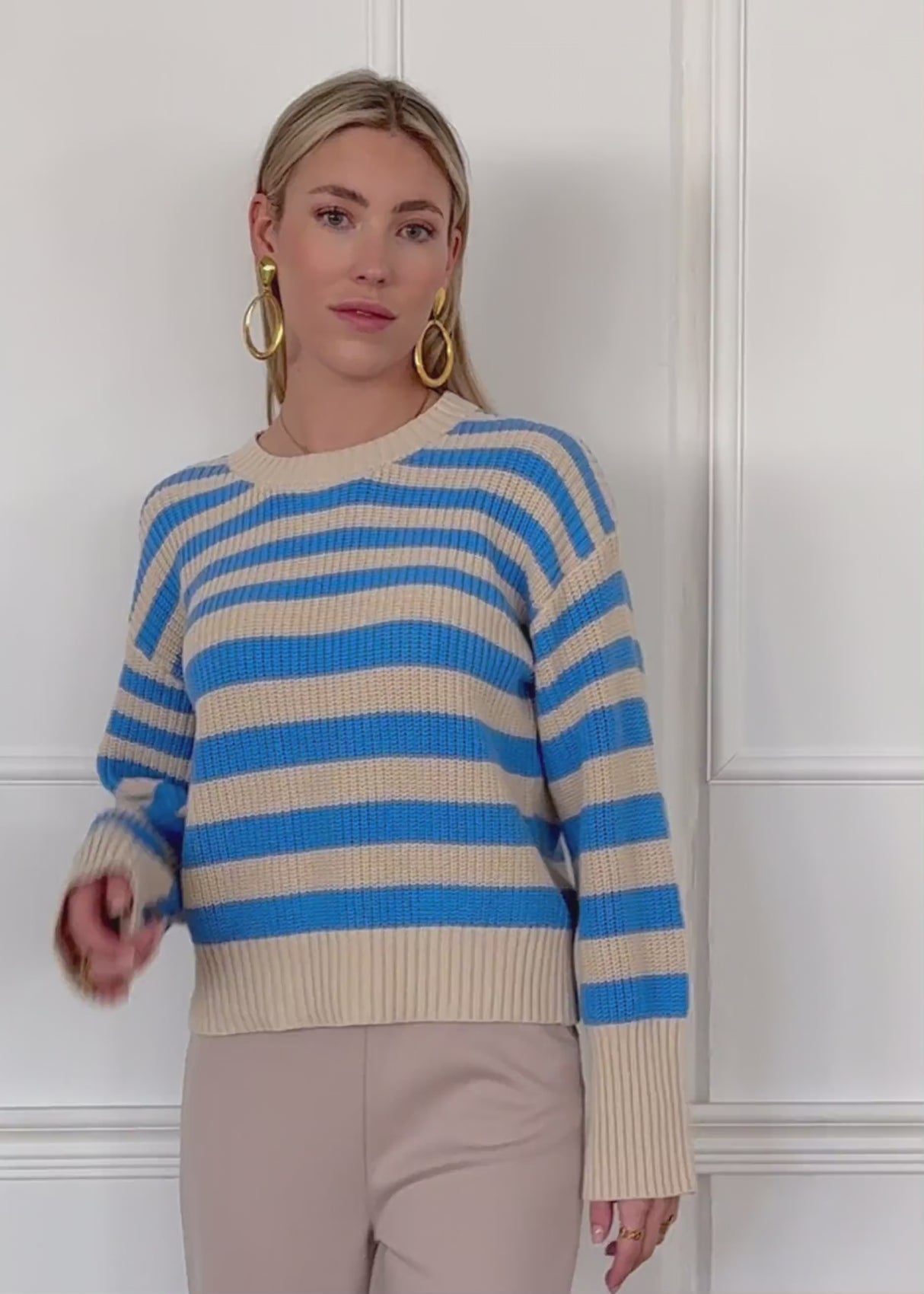 Gestreifter Baumwoll-Pullover - beige-blau