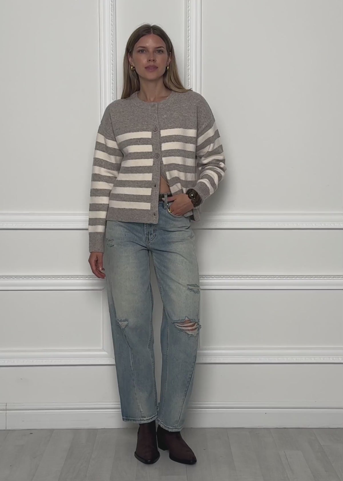 Gestreifter Cardigan mit Passe - taupe von SASSYCLASSY