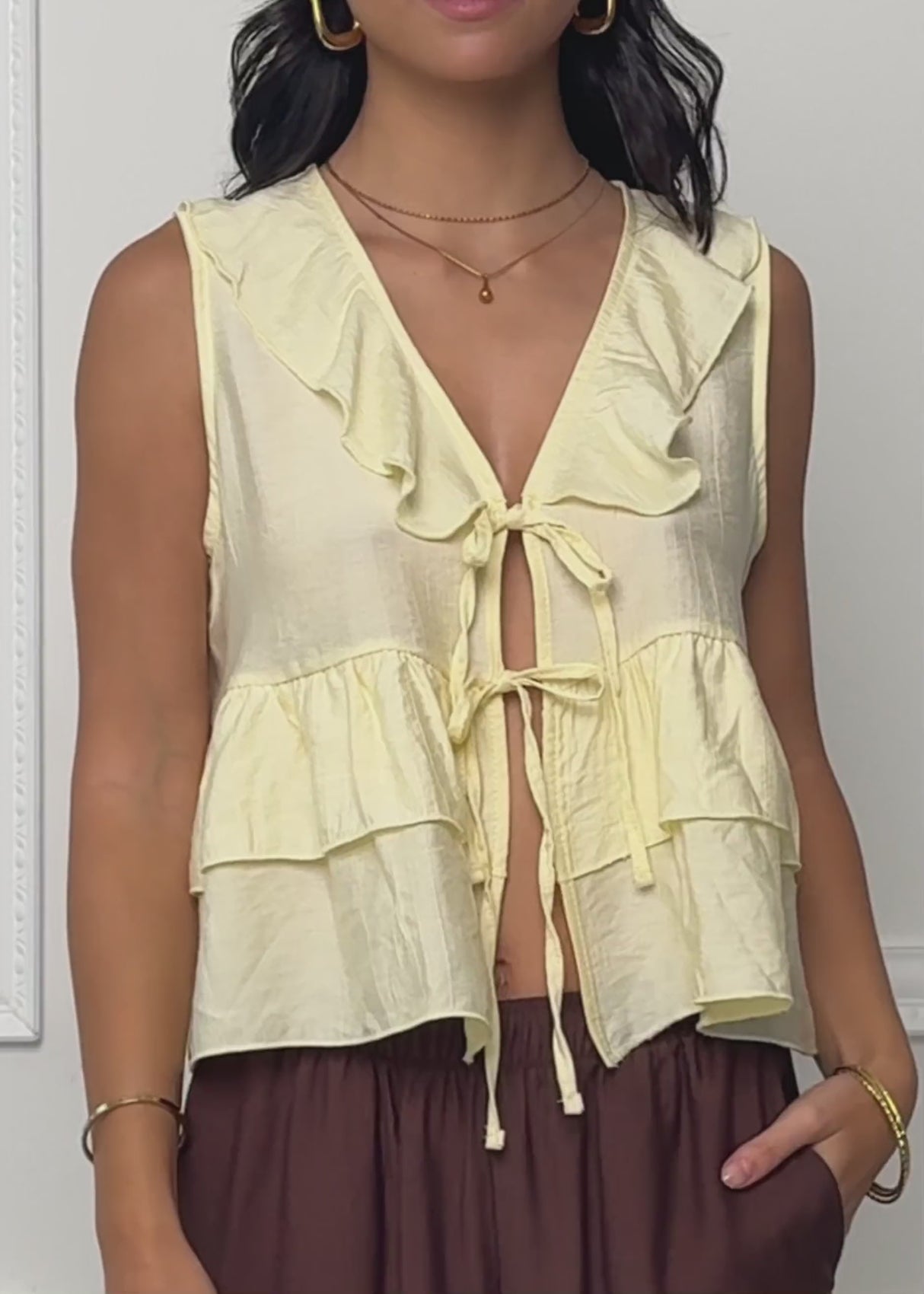 Ärmellose Volant Bluse mit Bindebänder - buttergelb by SASSYCLASSY