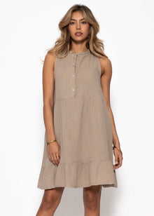 Ärmelloses Musselin Kleid mit Volants - taupe