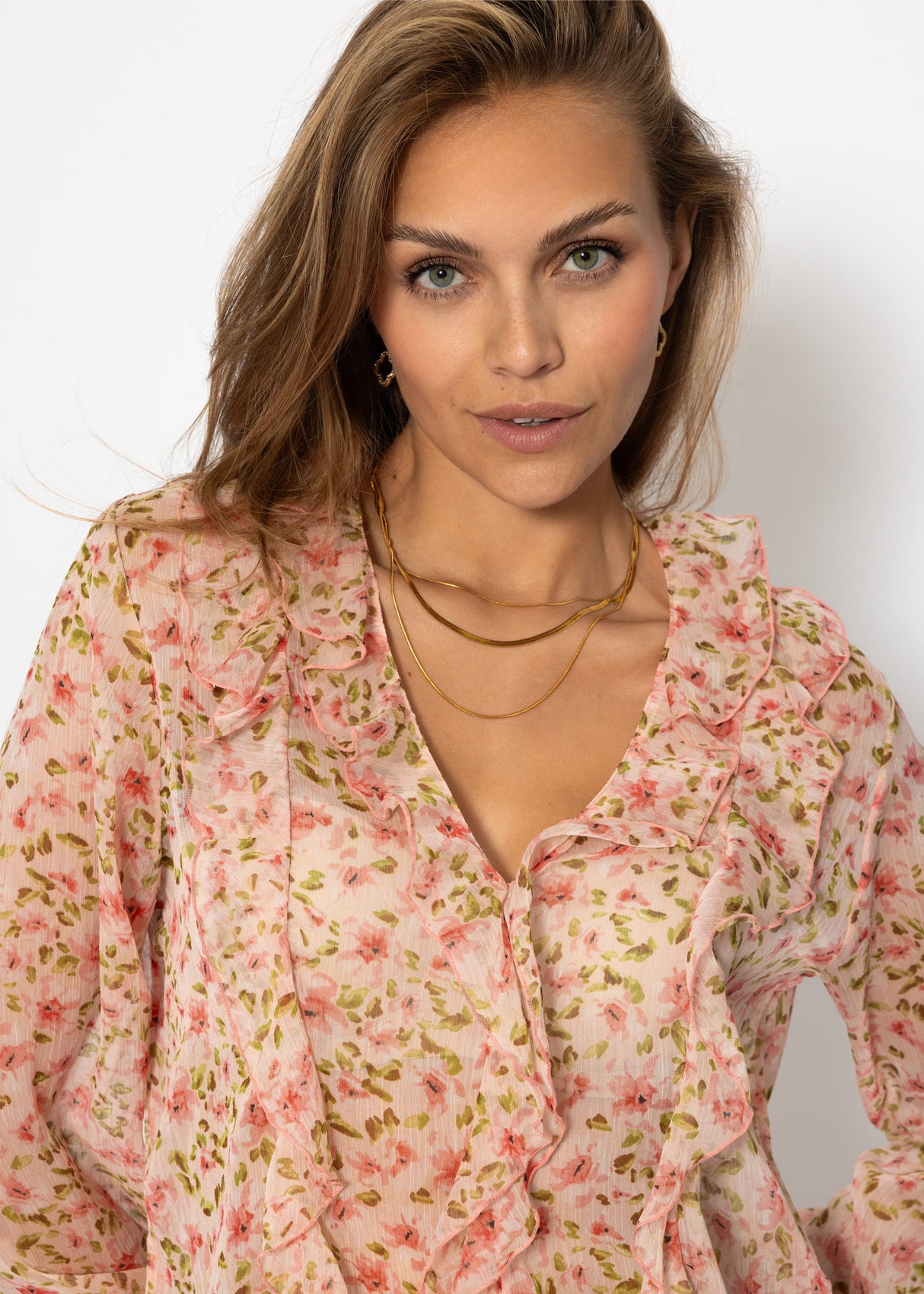 Chiffon blouse with ruffles - pink