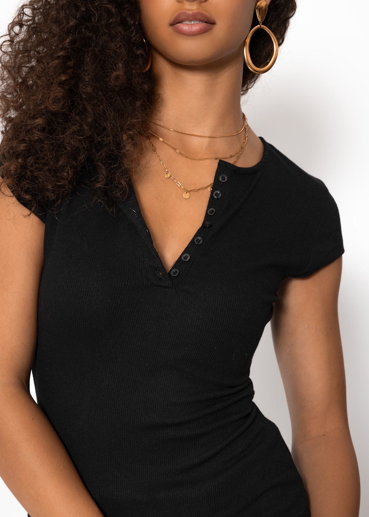 Geripptes T-Shirt mit Knopfleiste - schwarz
