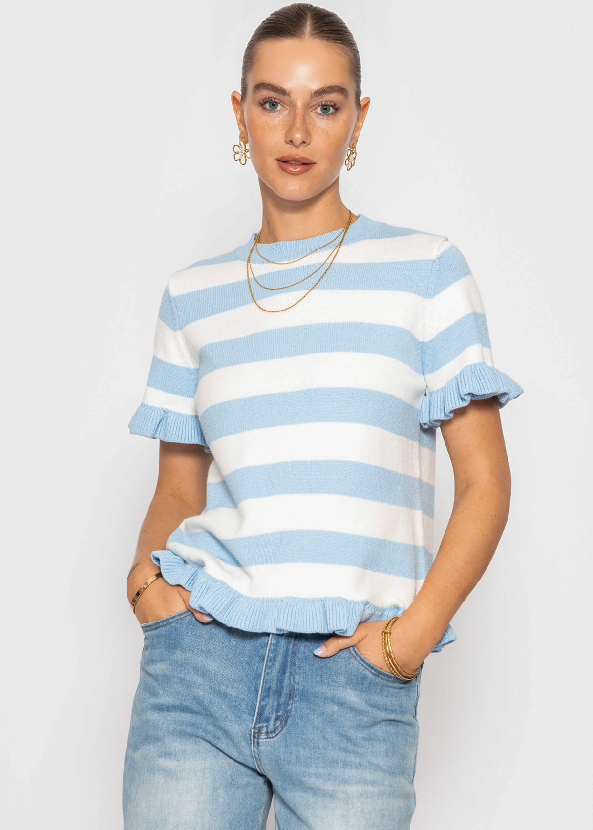 Striped short-sleeved sweater with flounces - blue-off-white