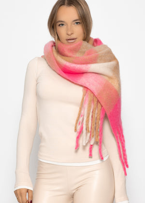 Checkered fluffy scarf with fringe - pink