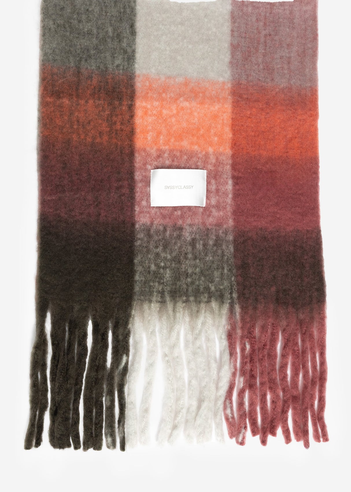 Karierter flauschiger Schal - grau-lachs