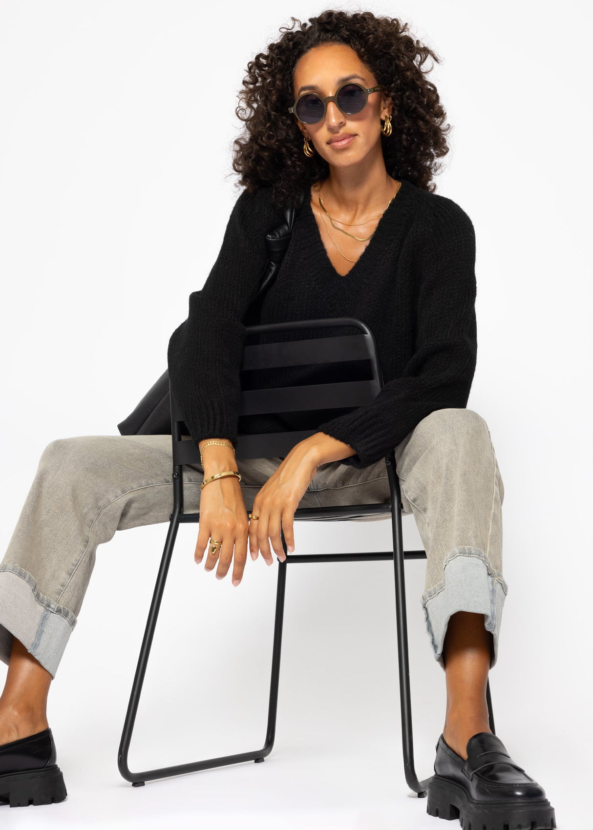 Classic V-neck knitted sweater with panel - black